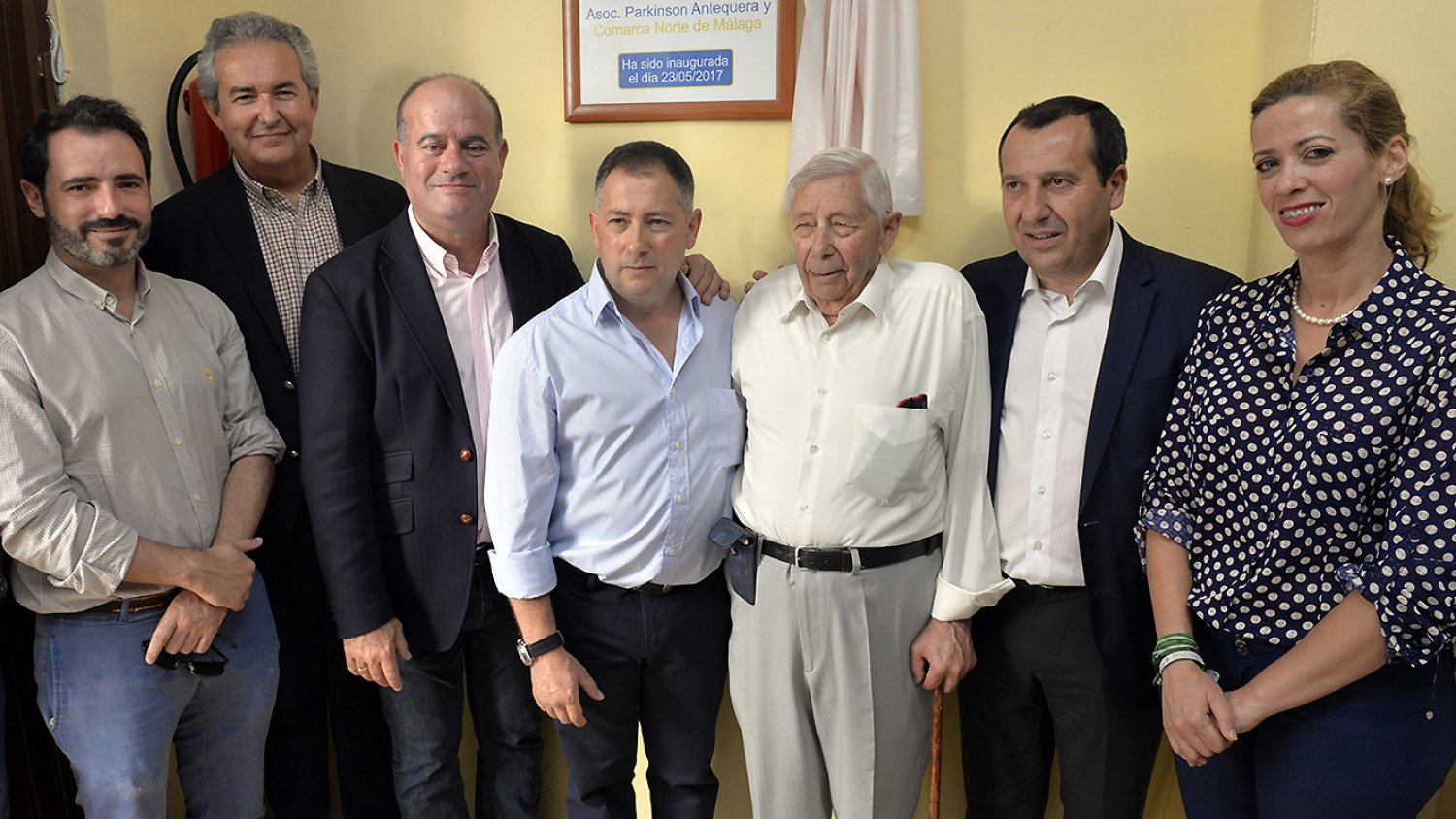 El alcalde de Antequera asiste a la inauguración de la sede social de la Asociación Parkinson Antequera