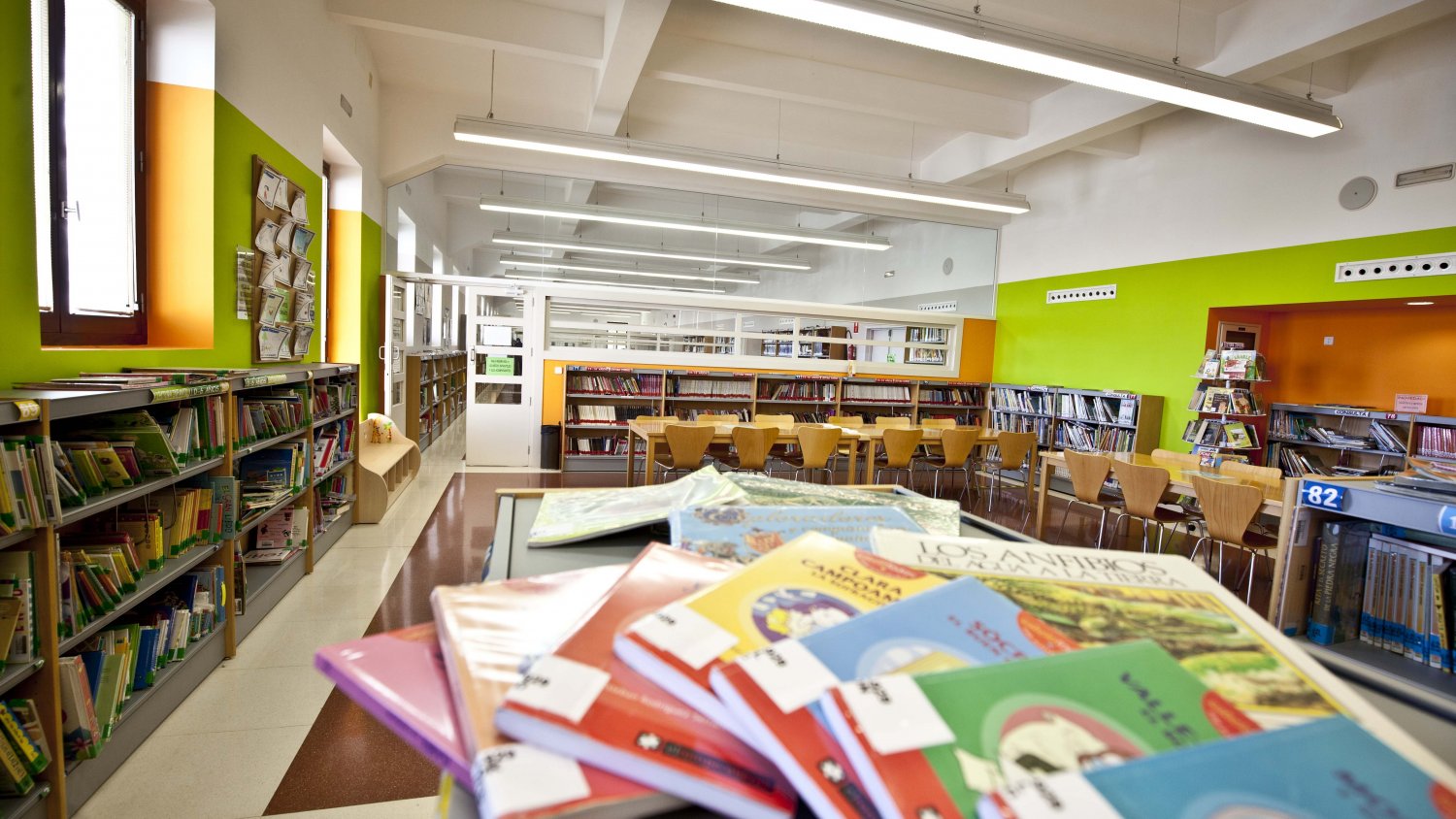 La biblioteca Picasso de Torremolinos celebra el tercer mercadillo solidario de libros