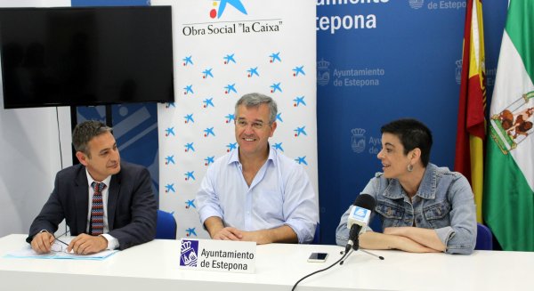 El Ayuntamiento y La Caixa continúan la labor conjunta en favor de los colectivos sociales de Estepona