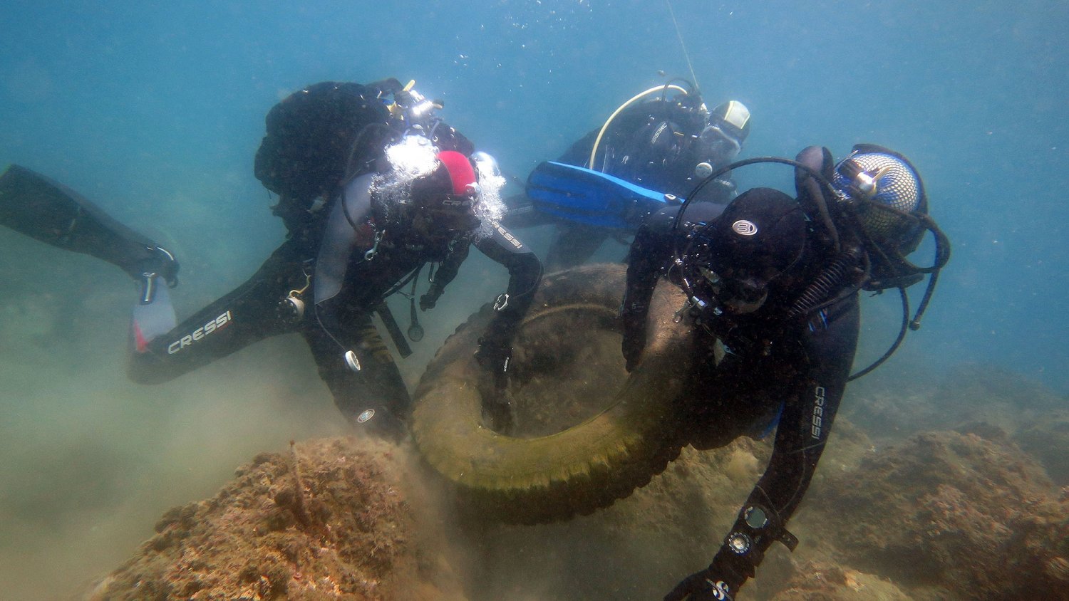La UMA celebra la III Jornada de Limpieza de Fondos Marinos en la playa de las Acacias