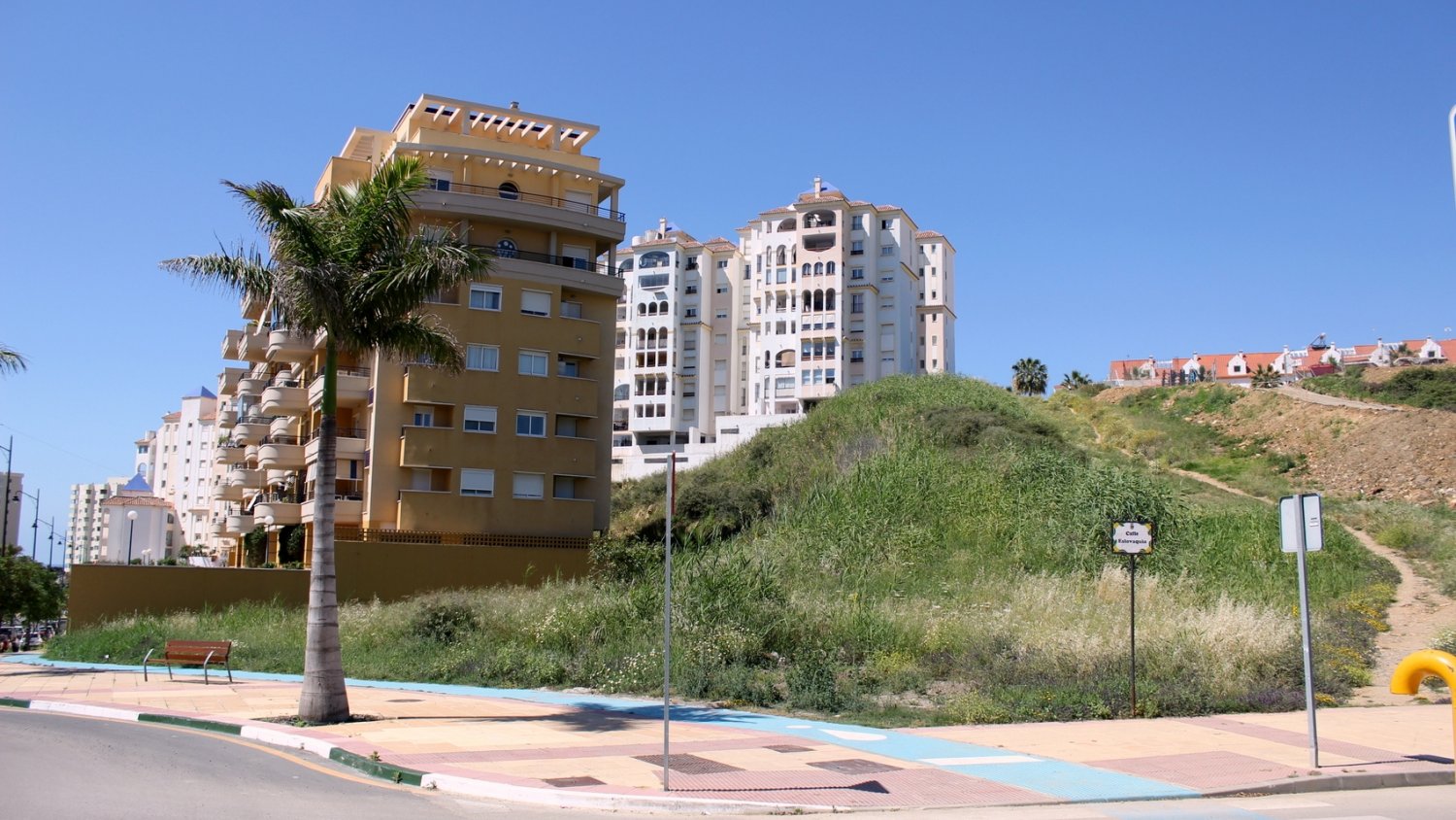 Estepona construirá un muro de contención para evitar desprendimientos en la zona de arroyo Piojo