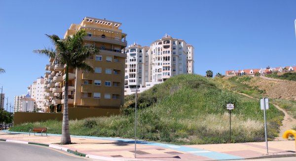 Estepona construirá un muro de contención para evitar desprendimientos en la zona de arroyo Piojo