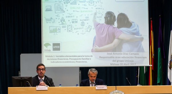 Unicaja imparte a más de 300 universitarios las claves para desenvolverse con autonomía en el ámbito financiero