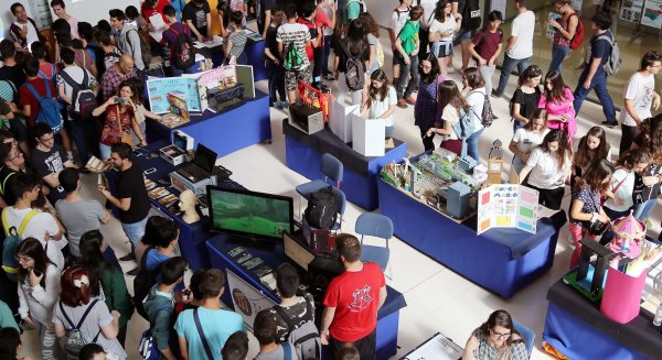 Alumnos de instituto muestran sus trabajos de tecnología en la III Feria Andaluza FANTEC