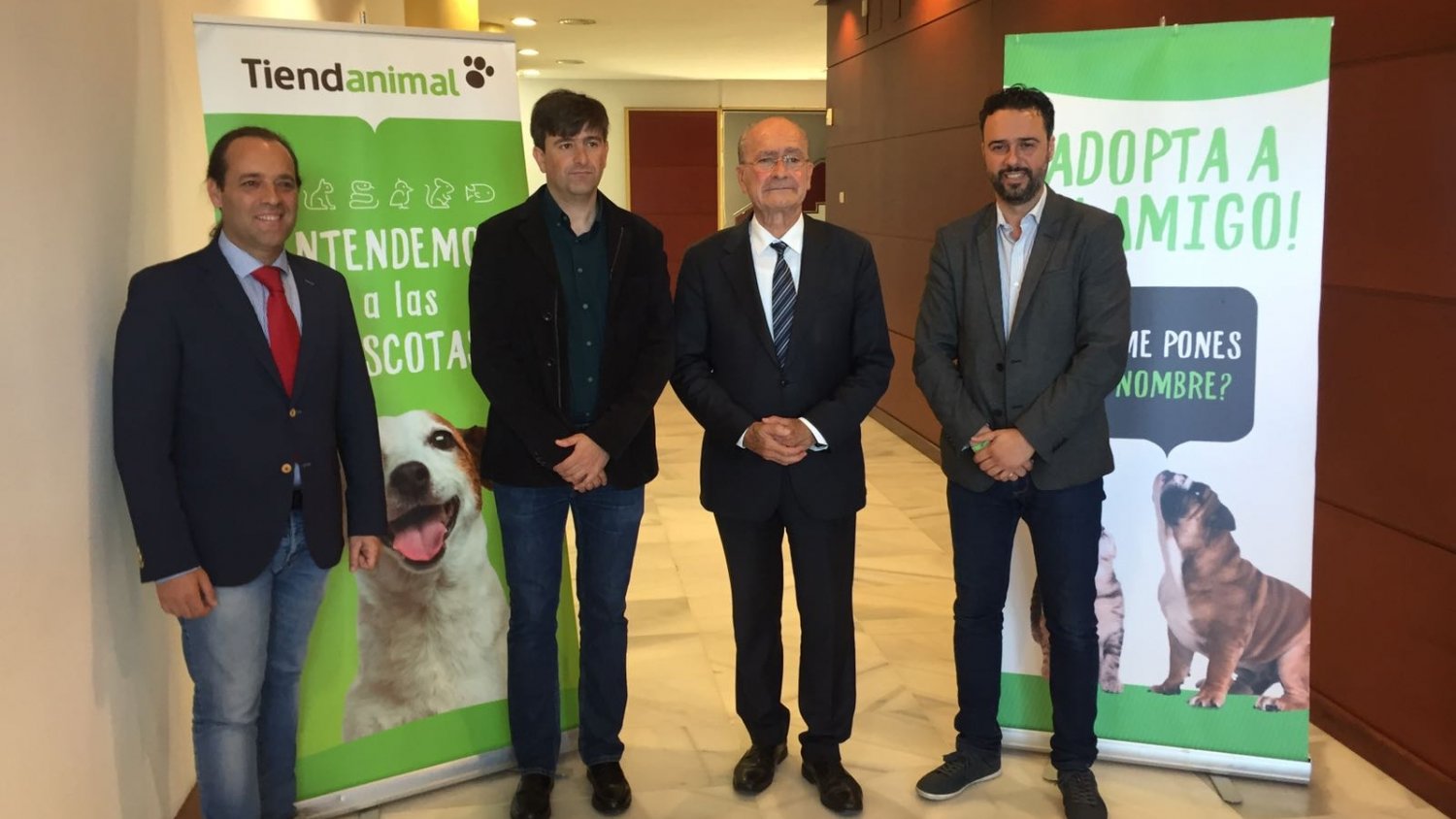 El Ayuntamiento de Málaga reúne a expertos y colectivos para analizar la forma de alcanzar el sacrificio cero