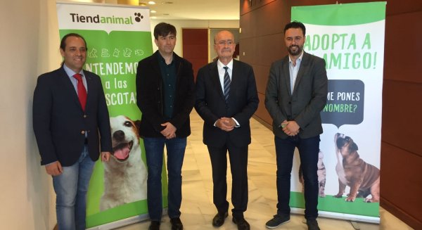 El Ayuntamiento de Málaga reúne a expertos y colectivos para analizar la forma de alcanzar el sacrificio cero