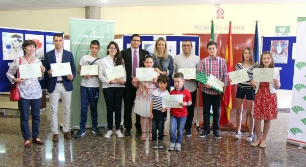 Escolares y docentes malagueños ilustran la poesía de Gloria Fuertes con motivo de su centenario