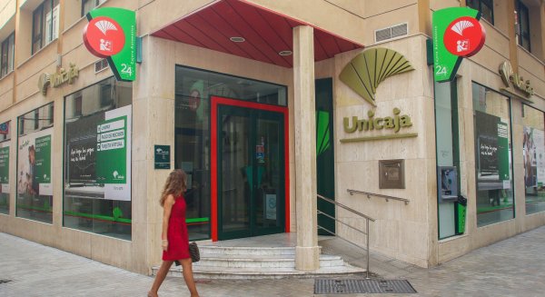 Unicaja Banco ofrece un año más la posibilidad de financiar el pago del IRPF 2016 y adelantar la devolución
