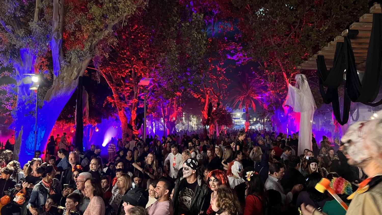 Más de 20.000 personas disfrutan de la Fiesta de Halloween organizada por el Ayuntamiento de Fuengirola