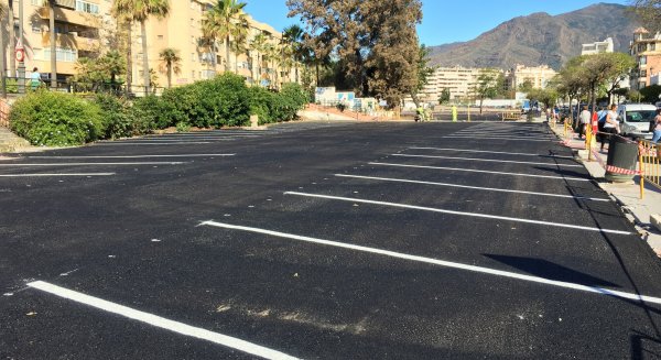 Estepona acondiciona una parcela para crear más de 140 aparcamientos en el centro