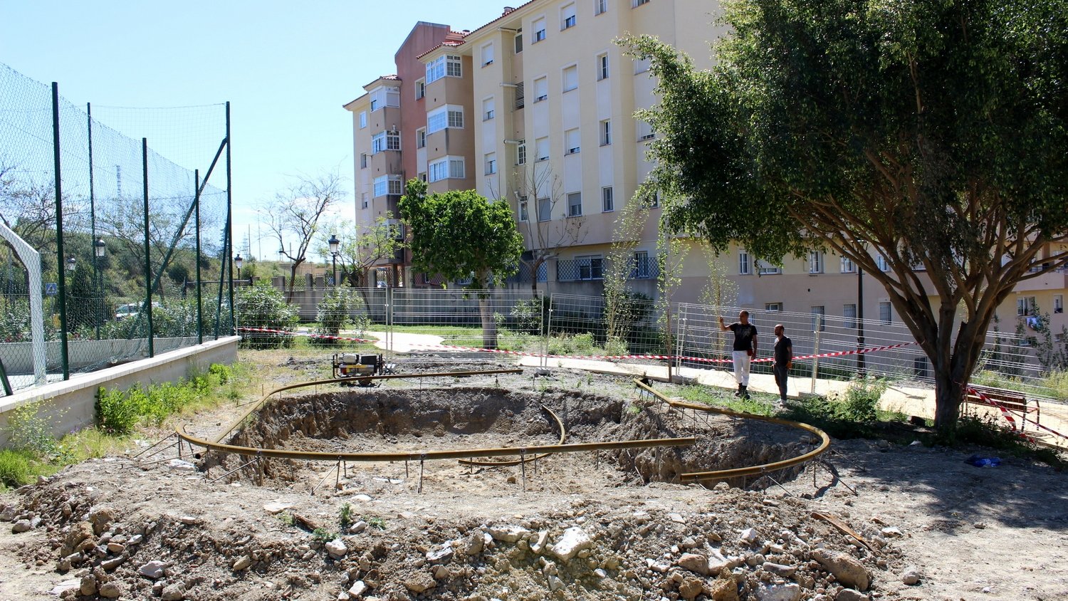 Estepona completa la nueva zona verde de Calancha con la construcción de una pista de skate