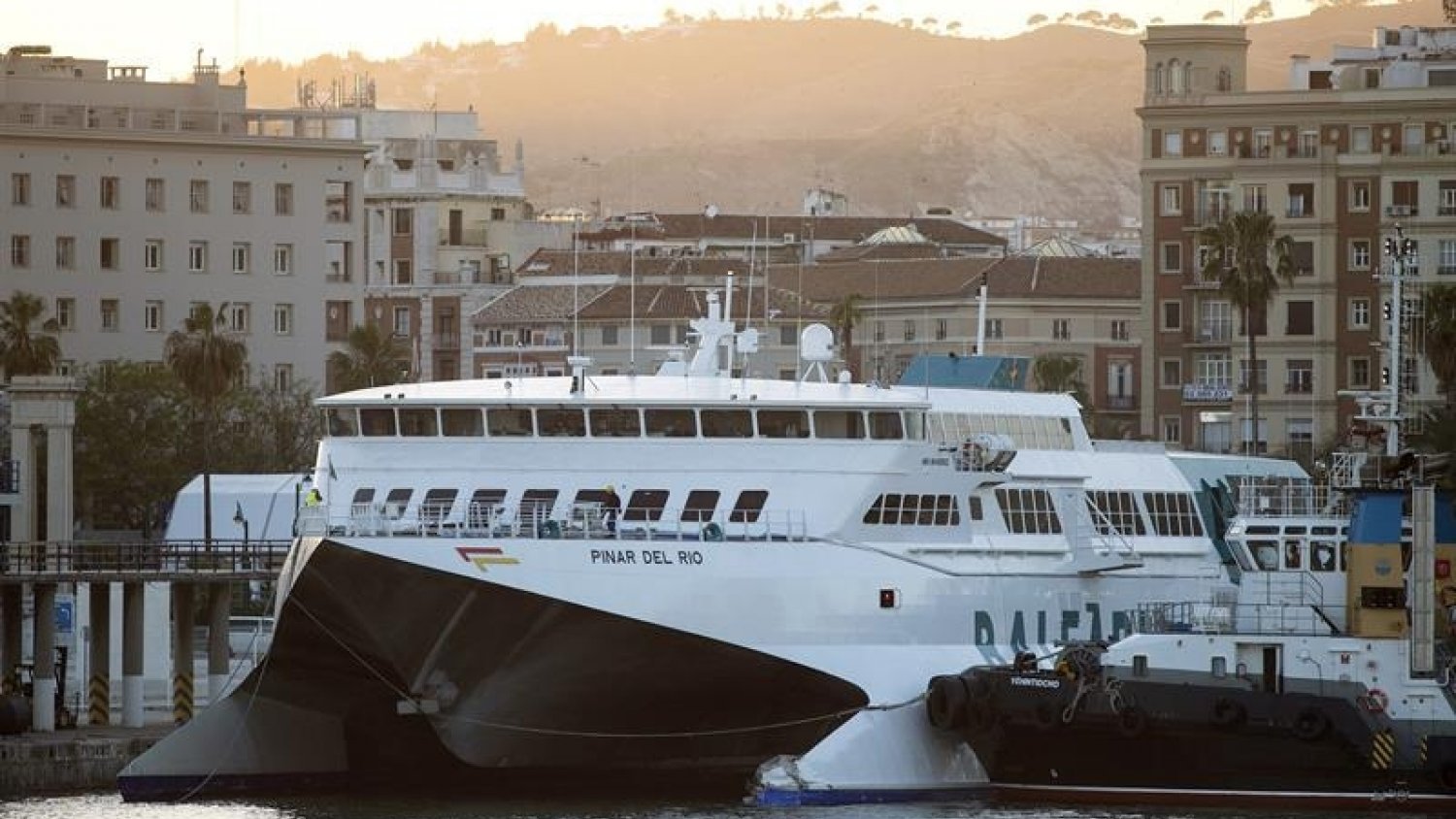Seis 'polizones' menores viajaban a bordo del melillero que chocó en el puerto de Málaga