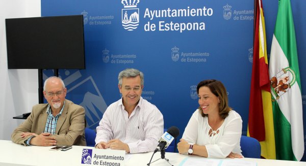 Estepona crea un fondo social pionero para adecuar viviendas a vecinos con escasos recursos económicos