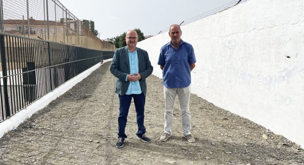 Torre del Mar realiza varias actuaciones de mejora en el carril de la `Acequia´