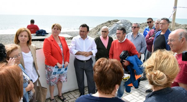 El PSOE pide al Gobierno un plan para consolidar las playas de Málaga