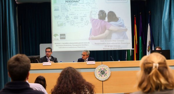 Unicaja acerca a los alumnos de la UNED y de la UMA las claves para la toma de decisiones financieras