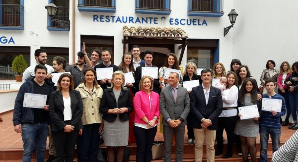 Los alumnos de la Escuela de Hostelería de Benahavís reciben sus diplomas