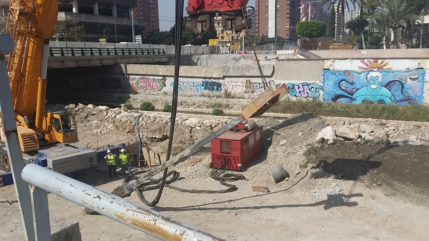 Metro de Málaga comienza la retirada de los pilotes en el Puente de Tetuán