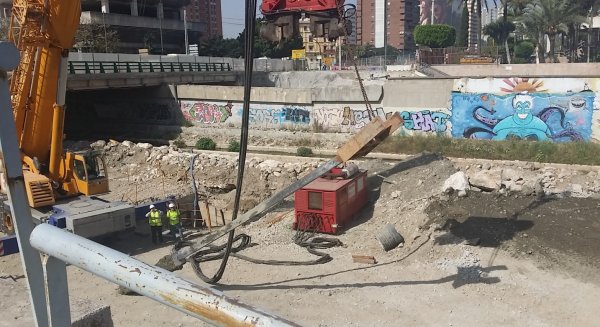 Metro de Málaga comienza la retirada de los pilotes en el Puente de Tetuán