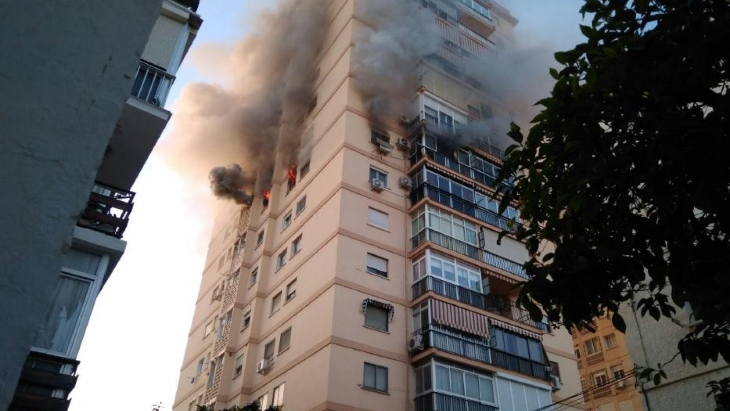 Fallece un hombre en el incendio de una vivienda en Ciudad Jardín