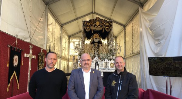 Inaugurada en Torre del Mar la exposición del trono procesional de la Cofradía de los Dolores