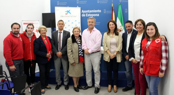 Estepona acuerda con la Obra Social “La Caixa” la entrega de 20.000 euros a Cruz Roja