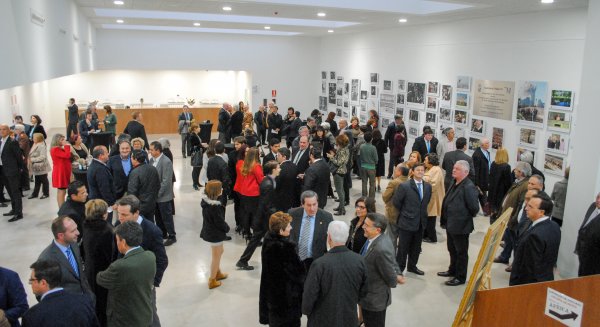 El Auditorio Felipe VI inaugura un espacio expositivo con una muestra del dibujante malagueño Andrés Antúnez