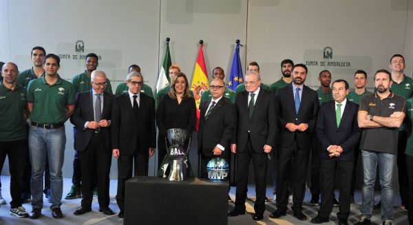 La Presidenta de la Junta de Andalucía recibe al Unicaja Baloncesto, campeón de la Eurocup