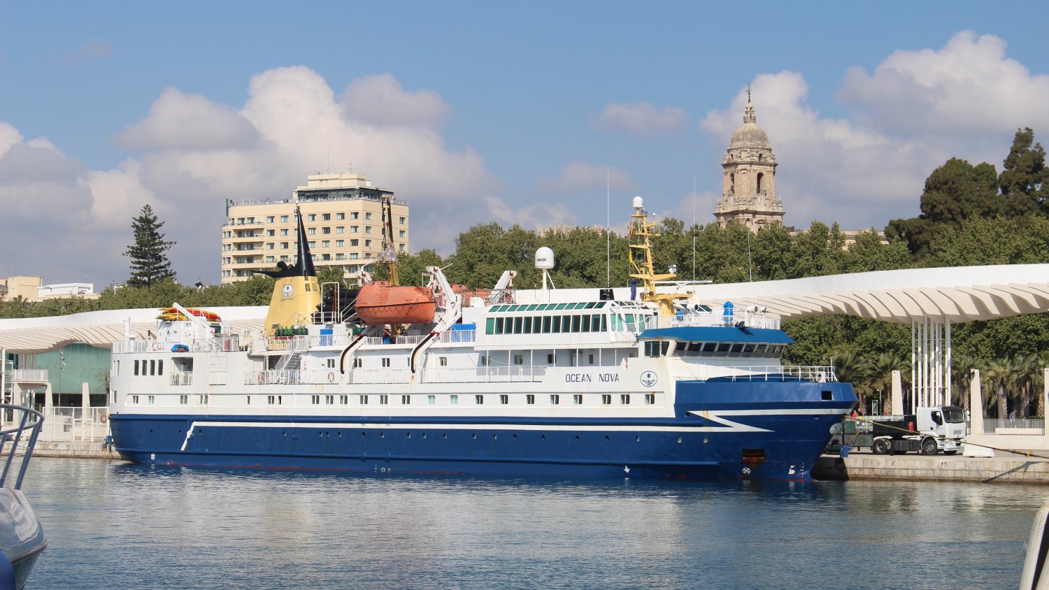 El buque de crucero ‘Ocean Nova’ visita por primera vez el puerto de Málaga