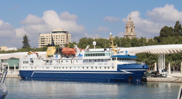 El buque de crucero ‘Ocean Nova’ visita por primera vez el puerto de Málaga