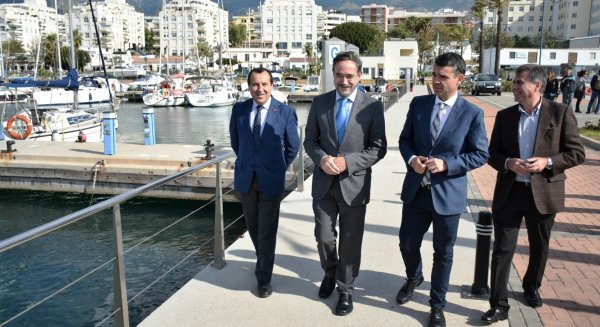 López anuncia la voluntad de la Junta de impulsar una nueva concesión para la ampliación del puerto de La Bajadilla