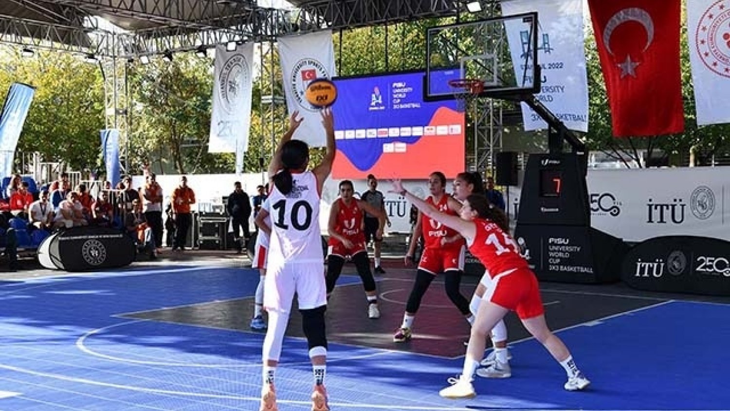 UMA.- Deportistas de la universidad representan a España en la copa del mundo de baloncesto universitario 3x3