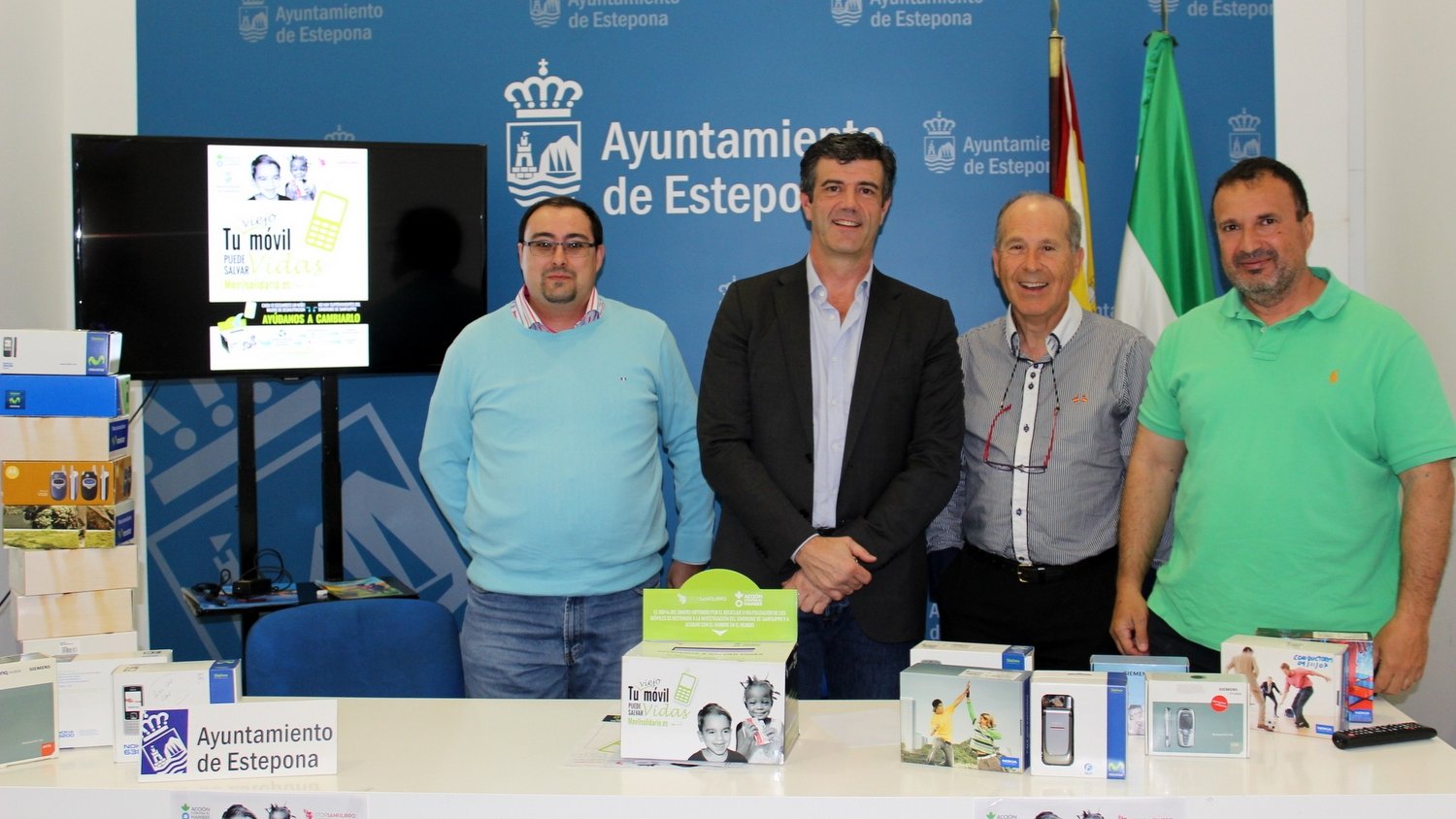 Estepona inicia una campaña de recogida de móviles usados para fines sociales