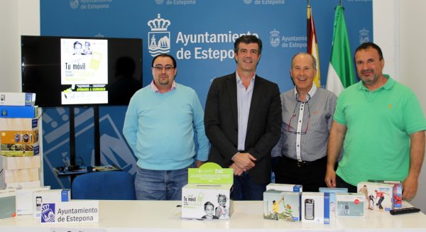 Estepona inicia una campaña de recogida de móviles usados para fines sociales