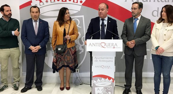 Antequera y la Junta rubrican un convenio para un proyecto de regeneración urbana en el barrio de Veracruz