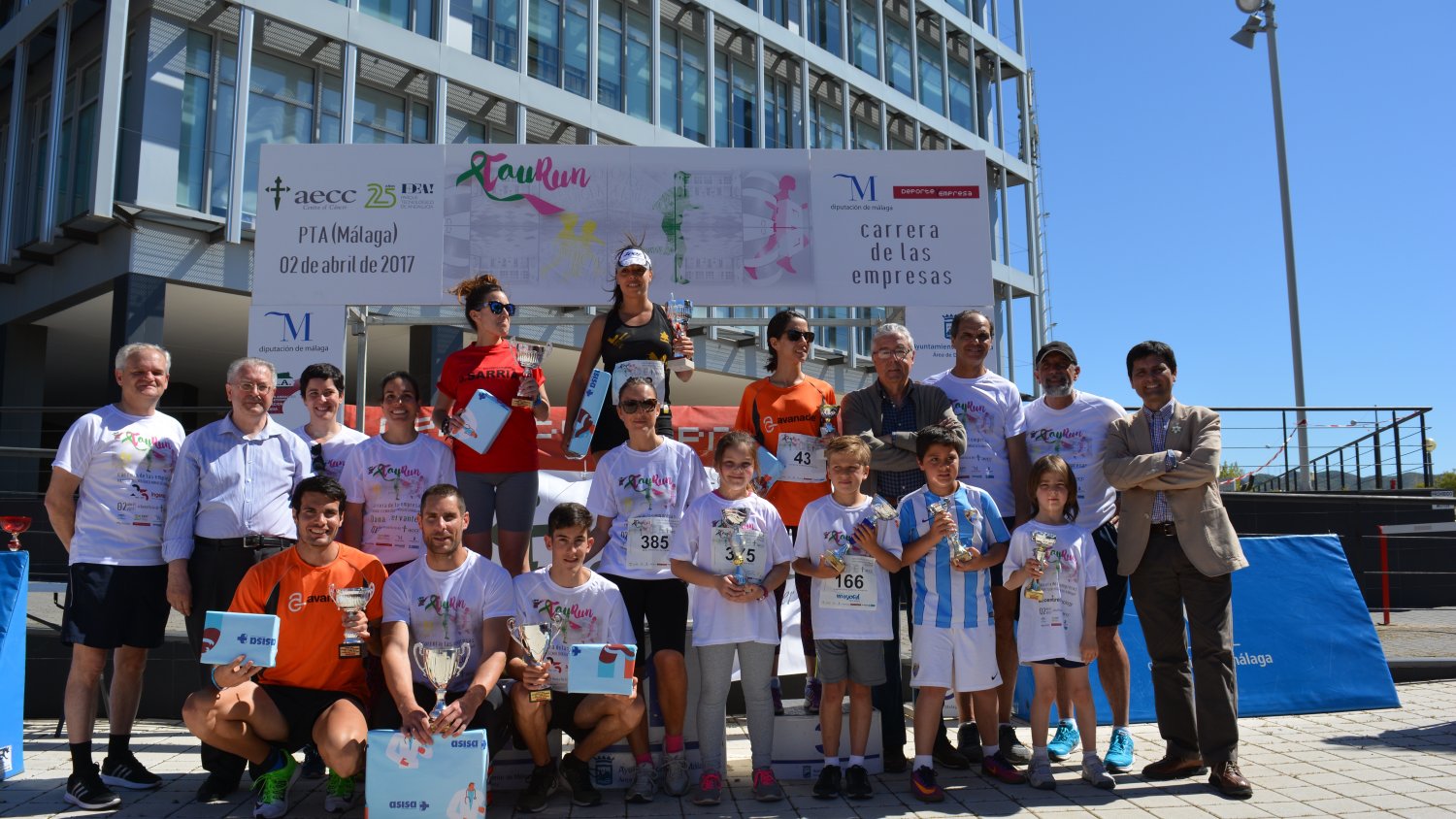Más de 700 corredores participan en la primera carrera solidaria de empresas de Málaga