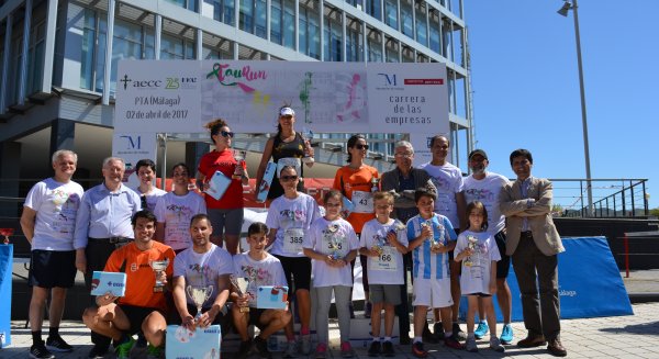 Más de 700 corredores participan en la primera carrera solidaria de empresas de Málaga