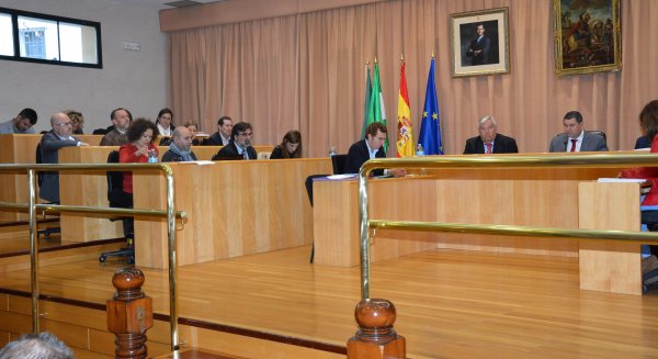 Vélez-Málaga aprueba en pleno la donación del local para la Asociación Esperanza de Mujeres con Cáncer de Mama