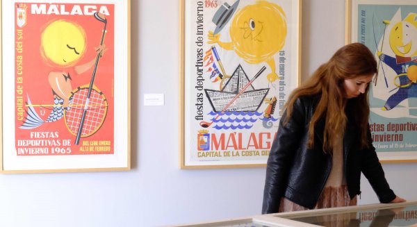 La profesora de Historia del Arte, Sonia Ríos, clausura el ciclo de conferencias carteles, cartelistas y fiestas