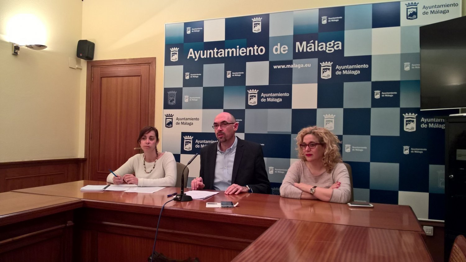 MpG e IU exigen a Ayuntamiento y Diputación su implicación en la protección de los jóvenes investigadores