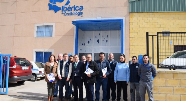 La Junta ofrece su apoyo a la empresa Ibérica de Ornitología, que proyecta su ampliación en Humilladero