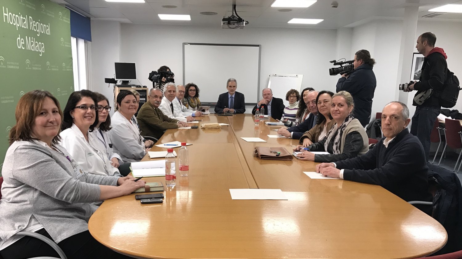 El grupo técnico que trabajará en la propuesta del futuro modelo hospitalario en Málaga celebra su primera reunión