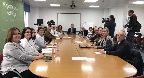 El grupo técnico que trabajará en la propuesta del futuro modelo hospitalario en Málaga celebra su primera reunión