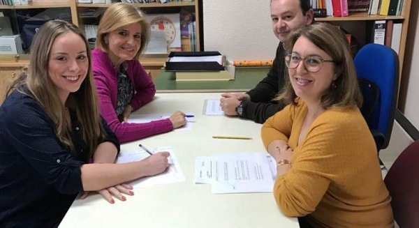 El PP critica que la Junta relega sin plazas al único centro especializado en niños sordos