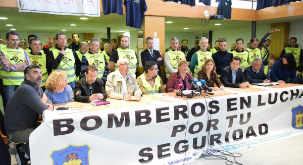 El PSOE exige a De la Torre que negocie ya una salida al conflicto que mantiene con los bomberos de la capital