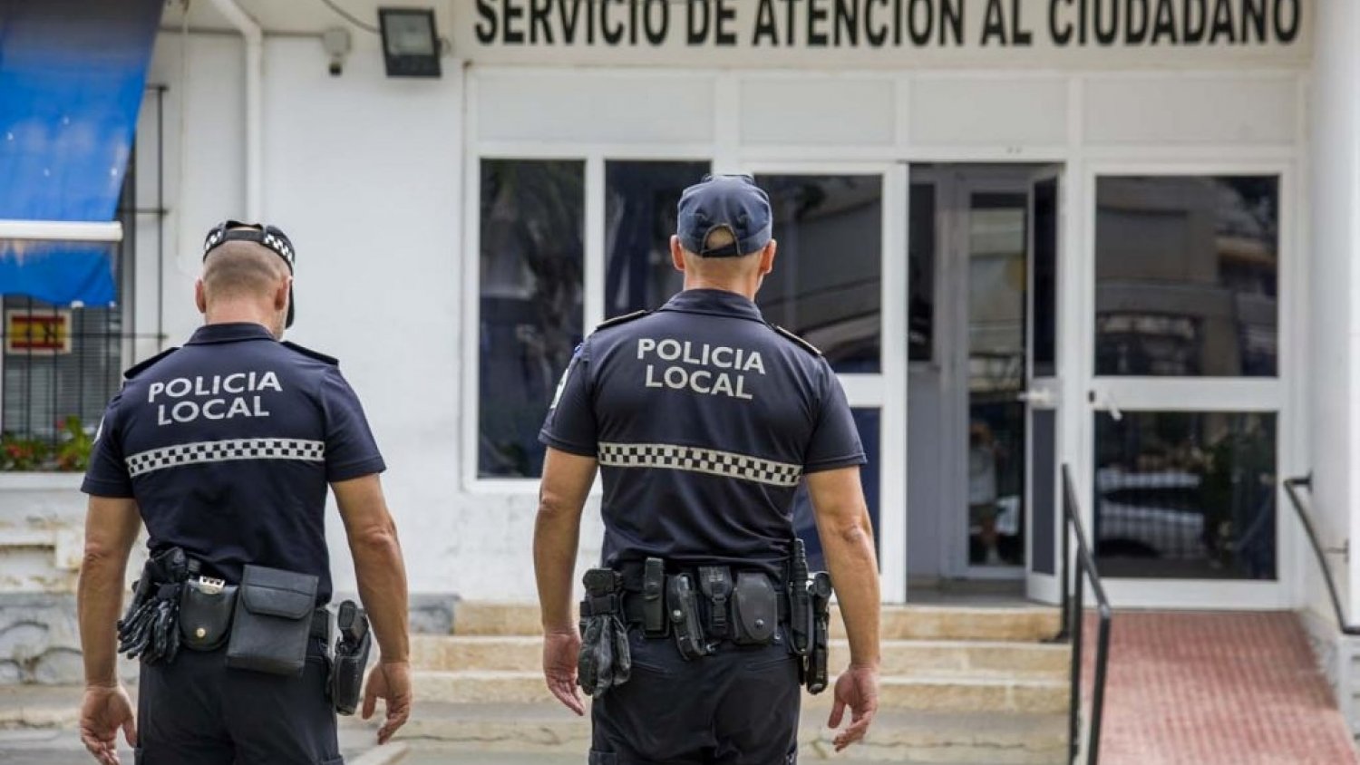 La Policía Local de Torremolinos detiene a dos hombres por el robo de material de construcción