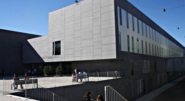 Fallece una alumna durante una clase en la Facultad de Comercio y Gestión de Málaga