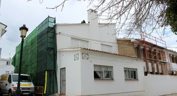 Estepona realiza obras de mejora en el inmueble municipal que alberga la sede de colectivos sociales