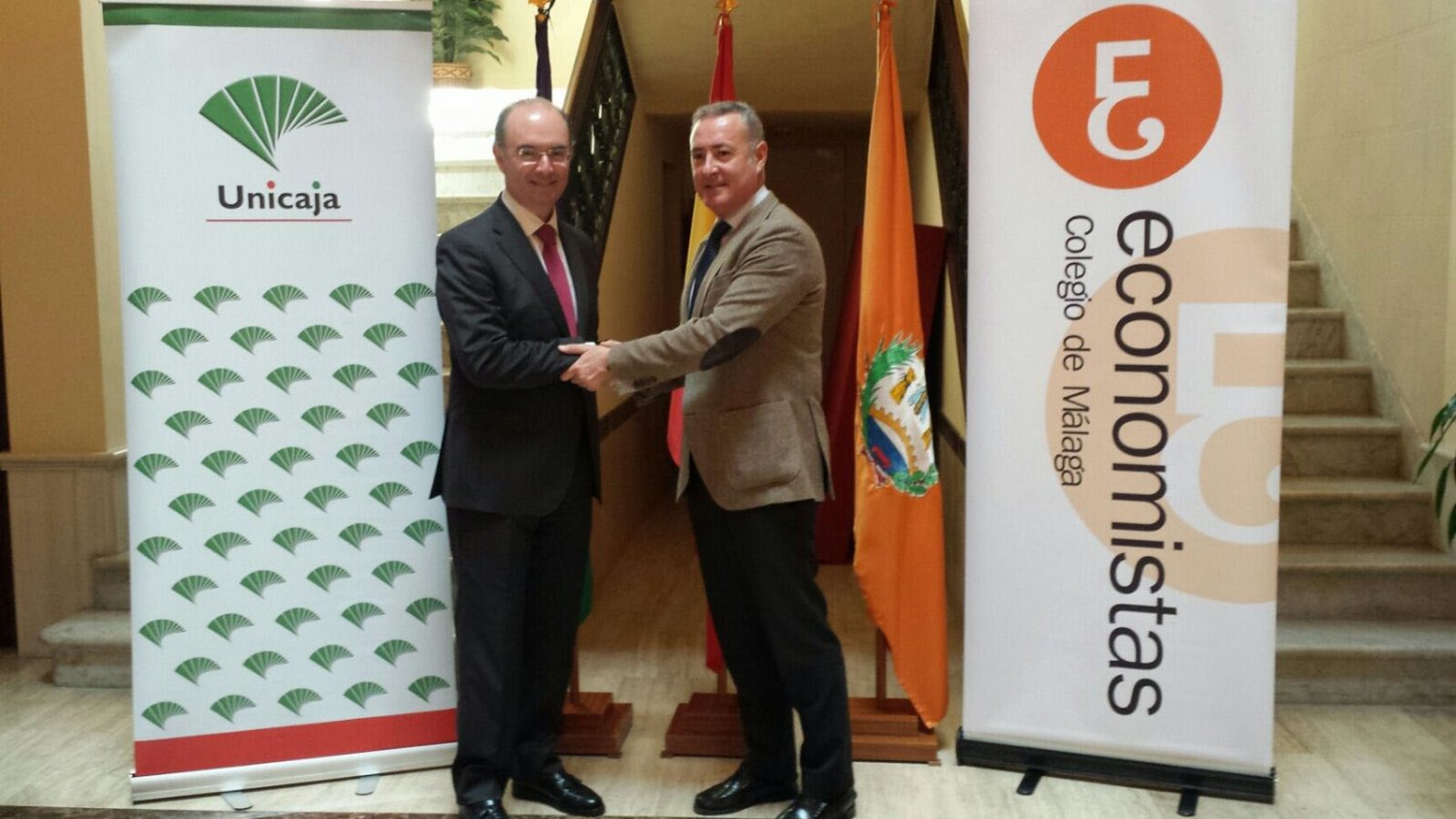 Unicaja firma un nuevo acuerdo con el Colegio de Economistas de Málaga y beneficia a más de 2.200 profesionales
