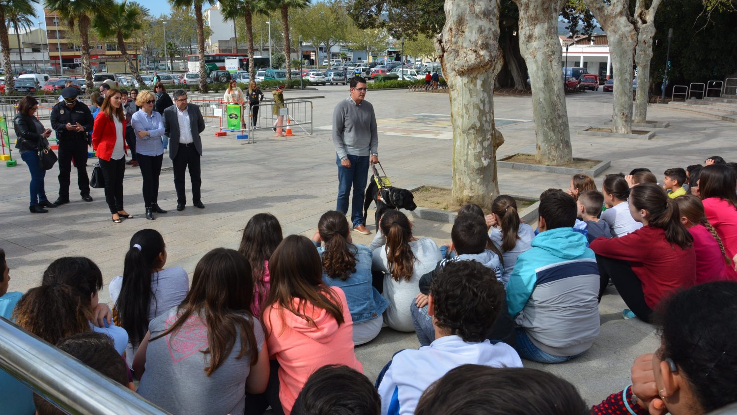 Más de 400 alumnos participan en el circuito de movilidad organizado por la ONCE en Vélez-Málaga
